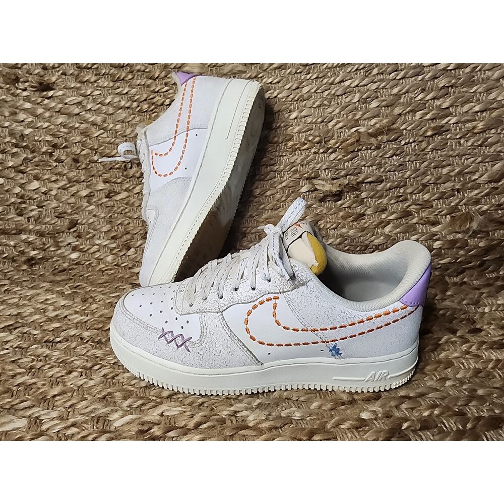 Nike AIR FORCE 1 Low '07 SE White Stitched Sneakers Shoes Women’s Size 7.5